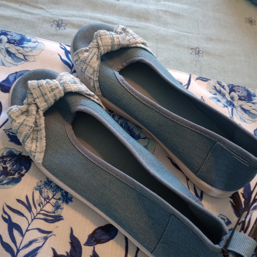 NWT Stylish Blue Women's Flats with Bow Detail